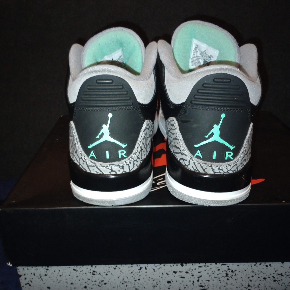 EUC Air Jordan 3 Retro Green Glow Men's Size 10 - Picture 4 of 10